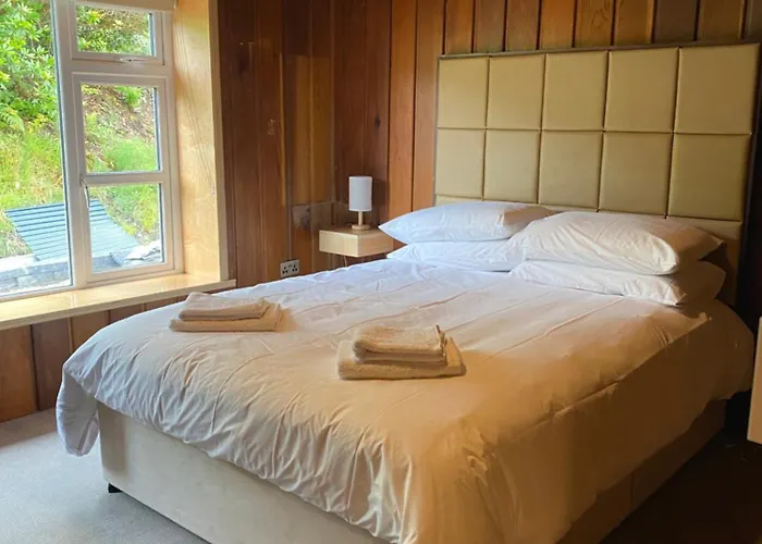 Cedarwood Leenane לינאן